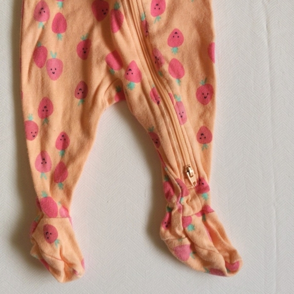 joe fresh strawberry cotton 2-way zipper footie sleeper pajamas 0-3 months baby - Picture 4 of 6